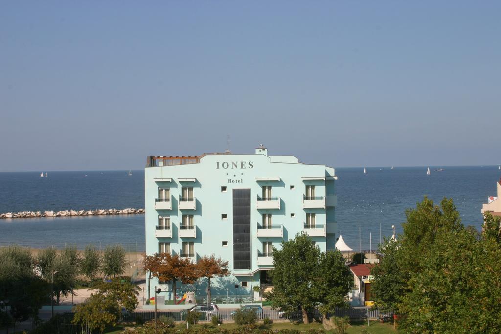 Hotel Iones Rimini Exterior foto