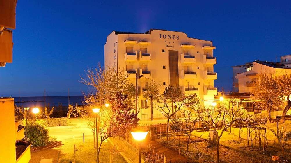 Hotel Iones Rimini Exterior foto